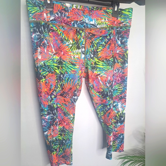 ZUMBA Fitness Capri Leggings Sz XLarge - Picture 1 of 8